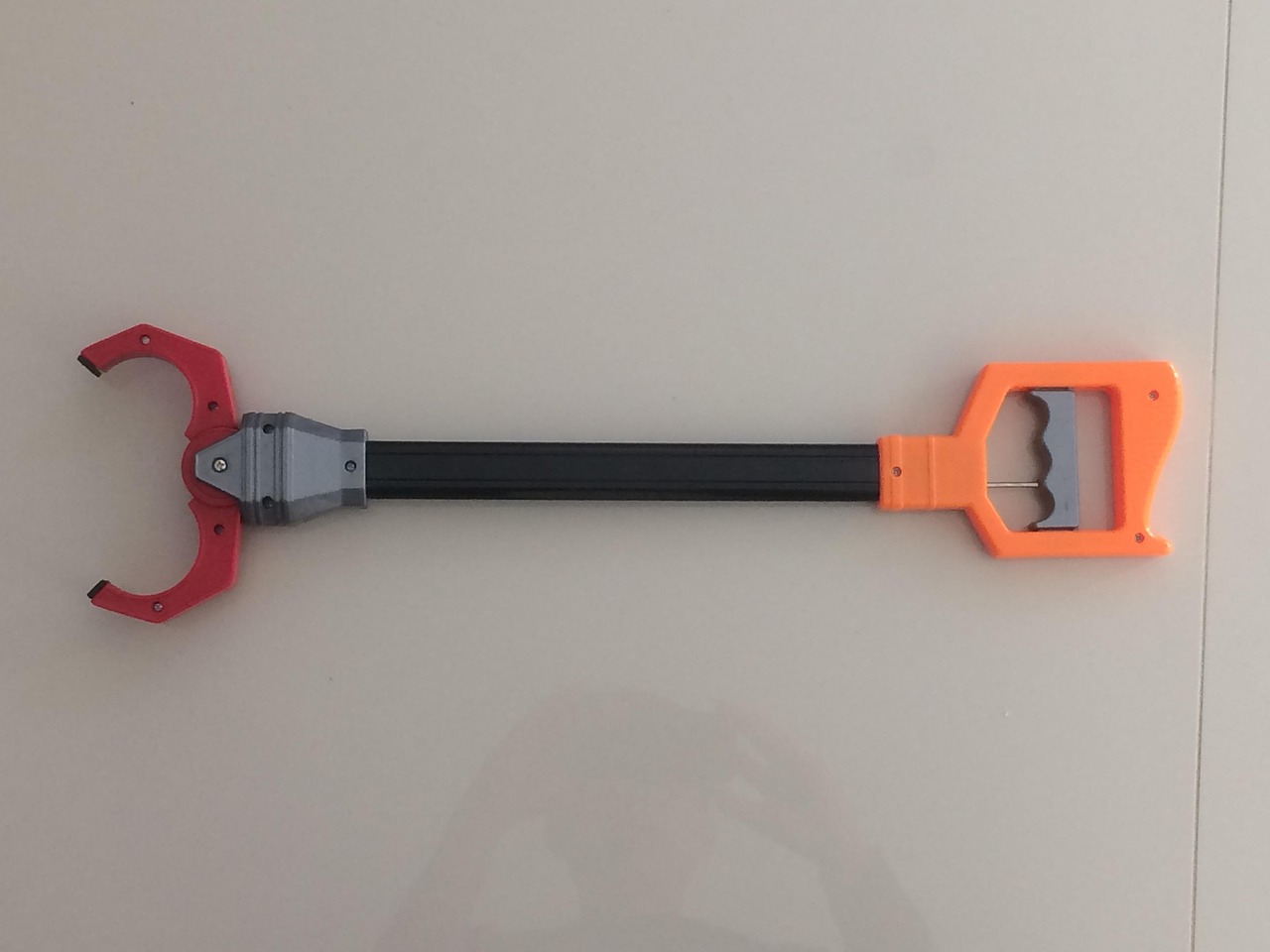 claw arm toy