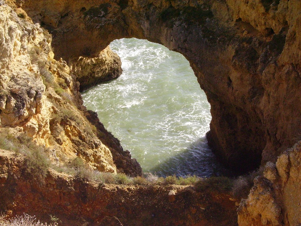 Discover the Hidden Gems of Algarve: Top 10 Must-Visit Spots