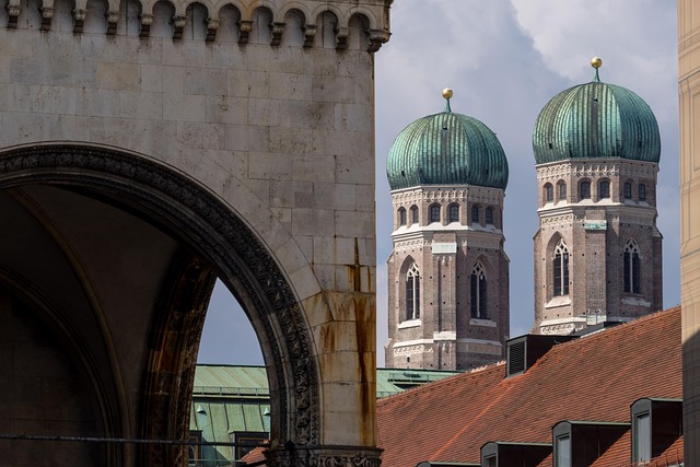 Free Woman Church Munich photo and picture