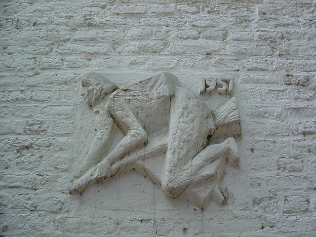 Hexe, Wandskulptur, Mauer, Weiß