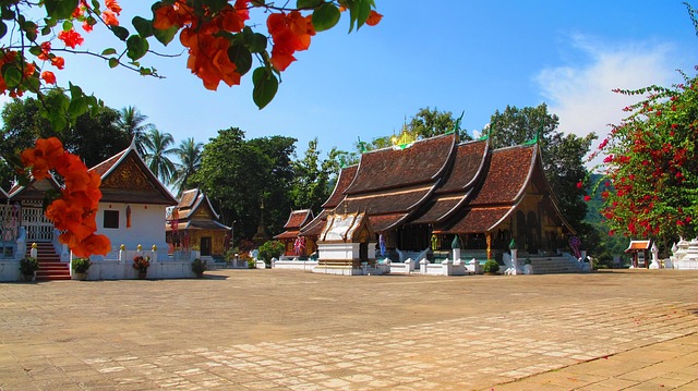 Free Wat Xieng Thong Buddhist Temple photo and picture