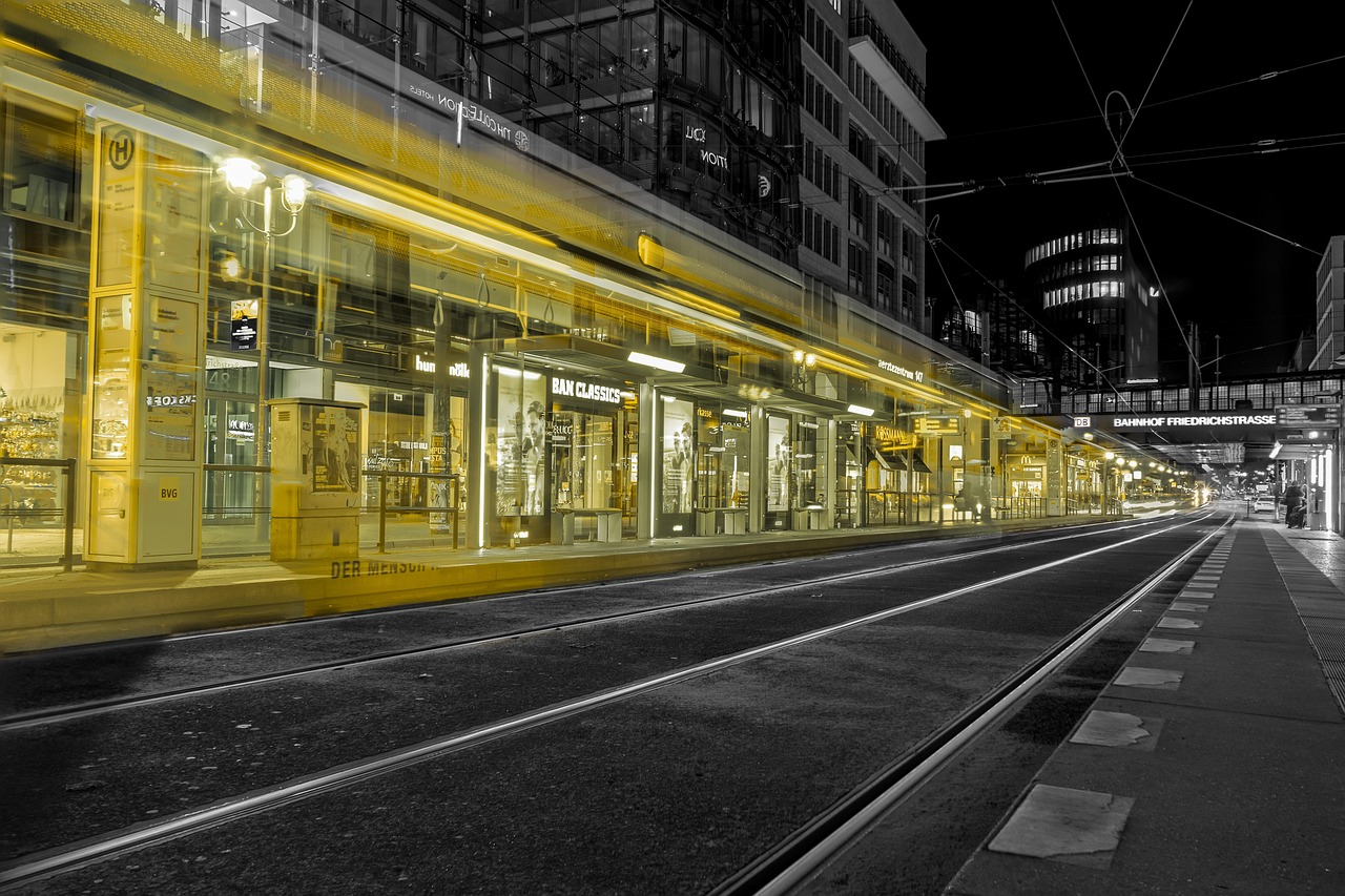 Tram - free online jigsaw puzzle photo