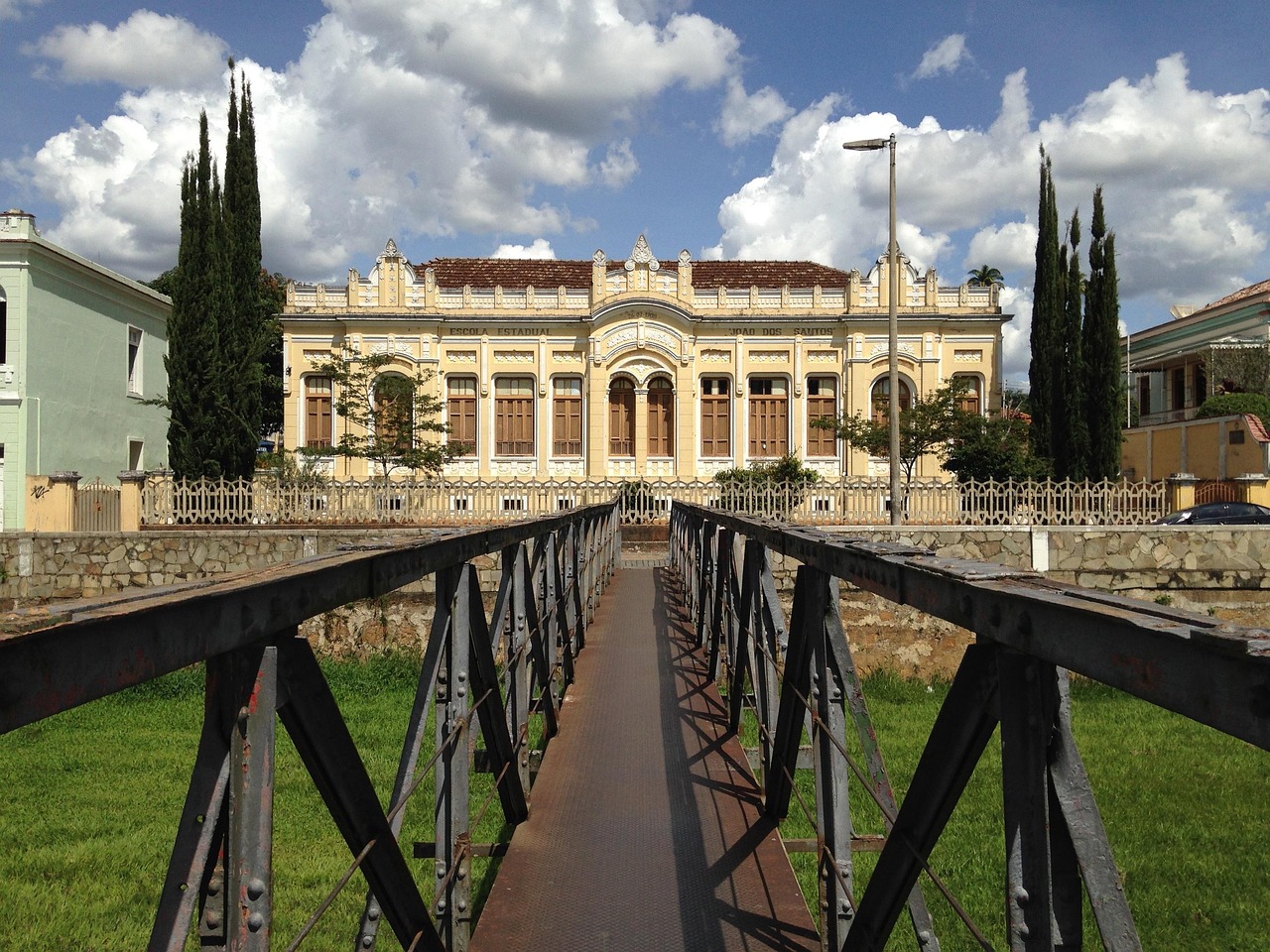 Big House - free online jigsaw puzzle photo