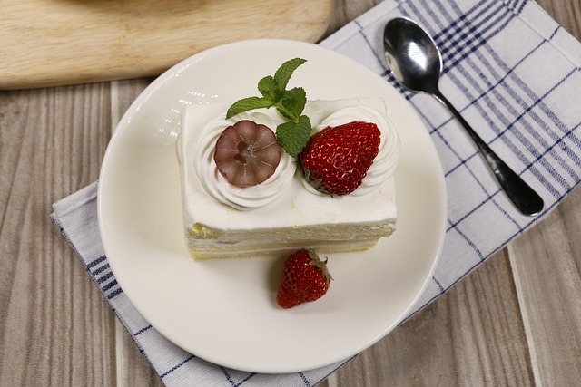 Free Small Cake Baking photo and picture