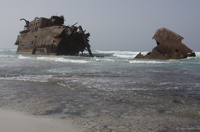 Free Wreck Capoverde photo and picture