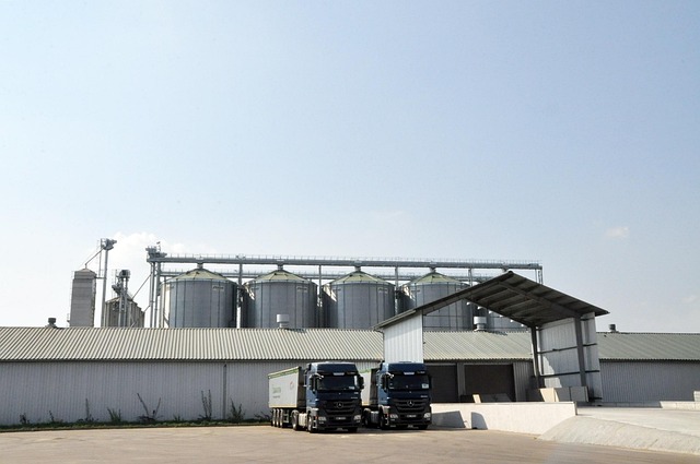 Free Elevator Truck photo and picture