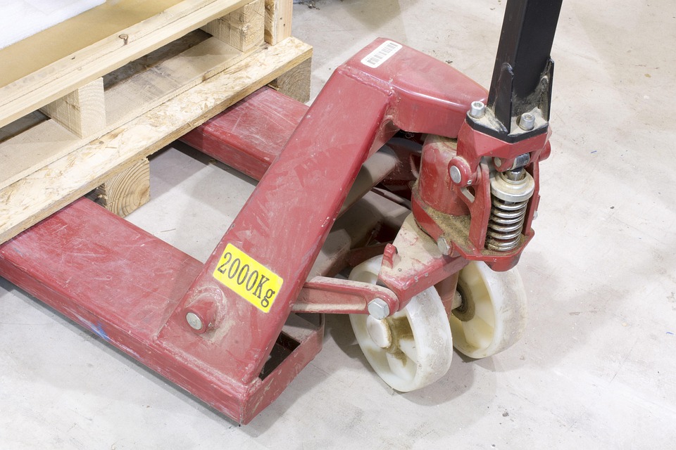 Carrello manuale per il trasporto dei pallets