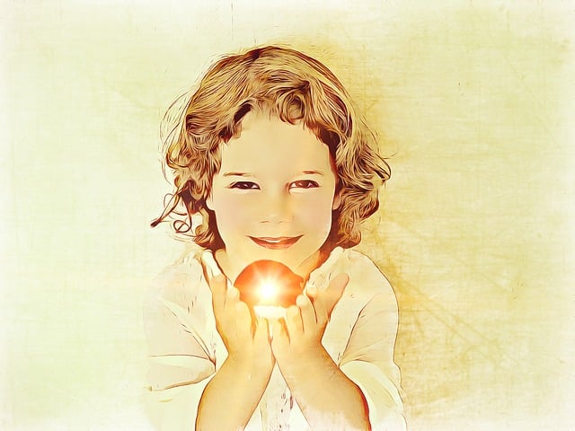 Free little girl treasure is watching illustration