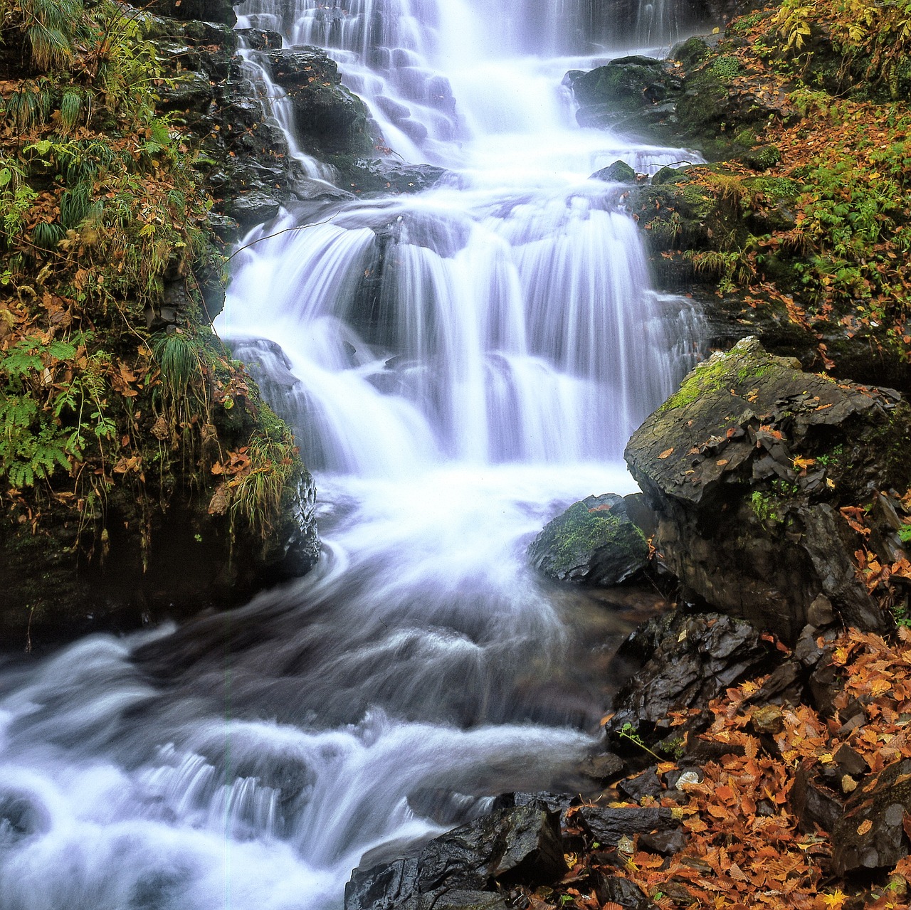 A Small Waterfall - free online jigsaw puzzle photo