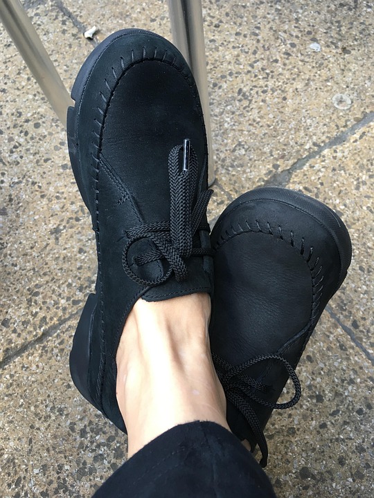 Gambar Sepatu Hitam / Sepatu Sneaker Pria Terbaru V 595 Brand Varka