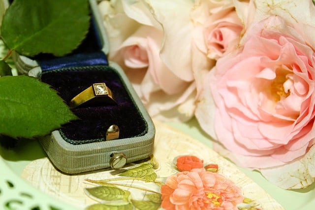 Free engagement roses vintage illustration