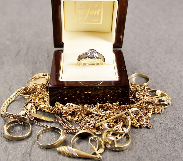 Free Jewellery Gold Buying photo and picture