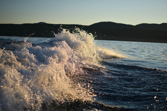 Free Waves Lake photo and picture