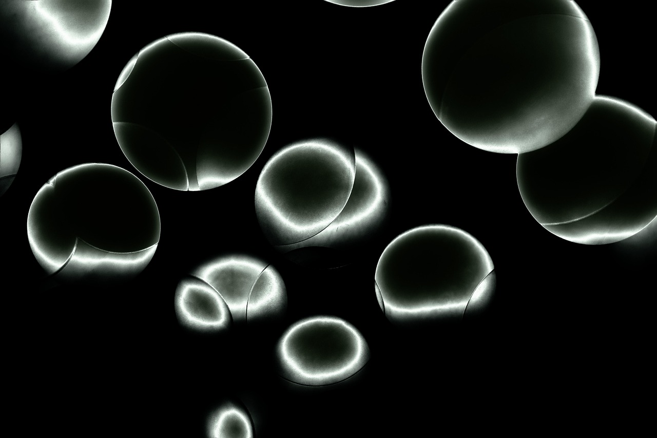 Flying Balls - free online jigsaw puzzle photo