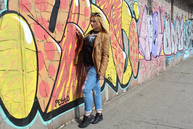 Ung Kvinde, Graffiti, Lyse, Stil