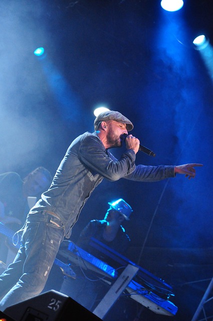 Free Gentleman Singer photo and picture
