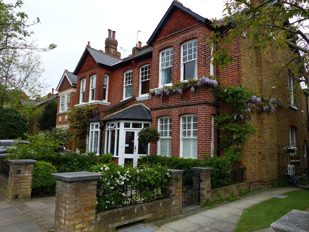 4 bedroom detached family home Somerset South West with garden