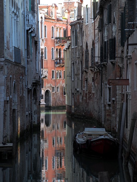 Free Venice Alley photo and picture