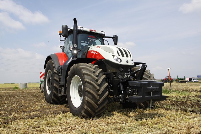 Free Tractor Agriculture photo and picture