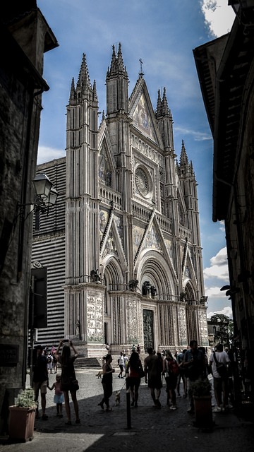 Dom, Italia, Bytorget, By