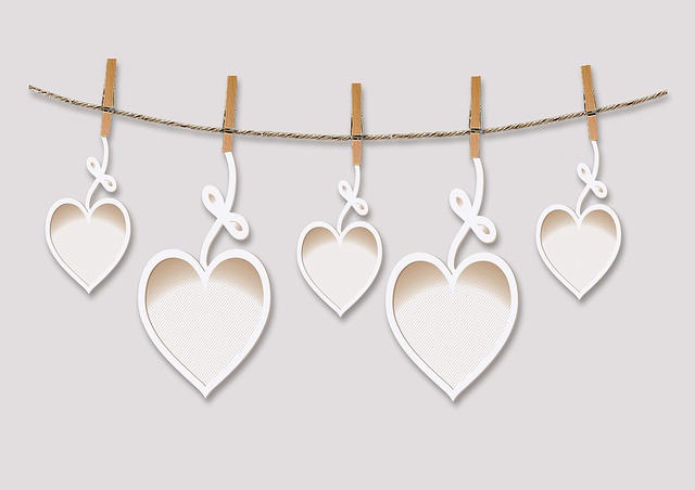Free clothes line bracket heart illustration