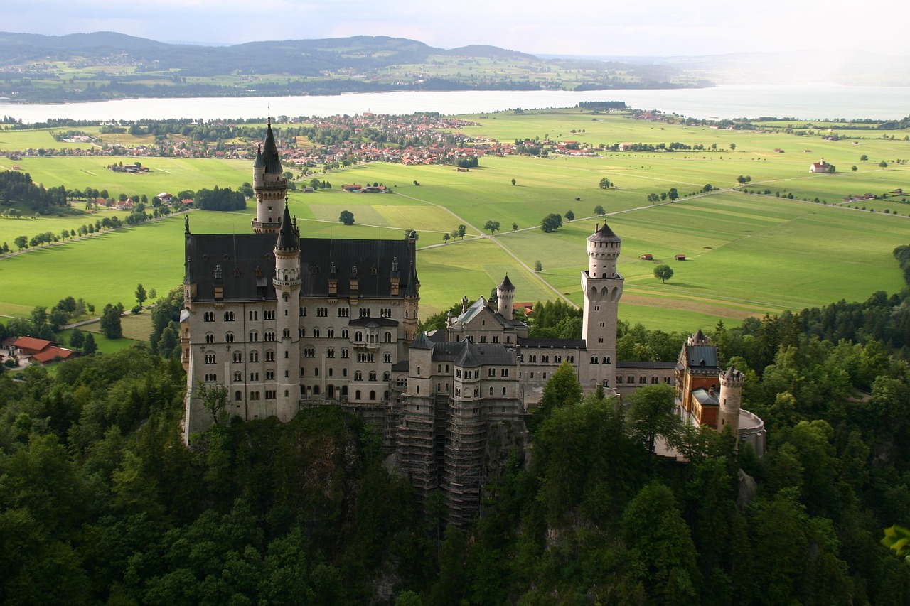 Neuschwanstein - free online jigsaw puzzle photo