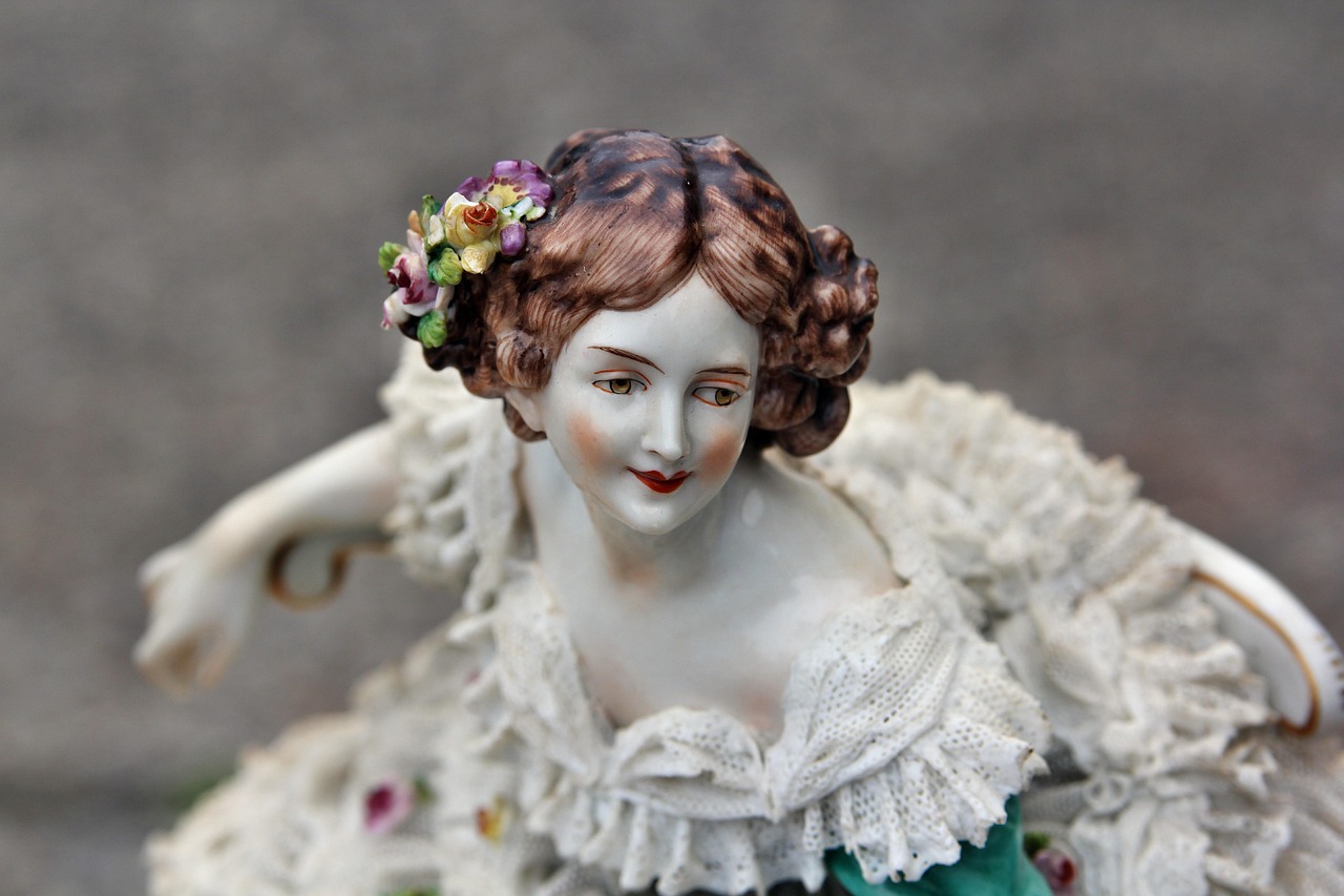 Porcelain Figure Woman - Free photo on Pixabay