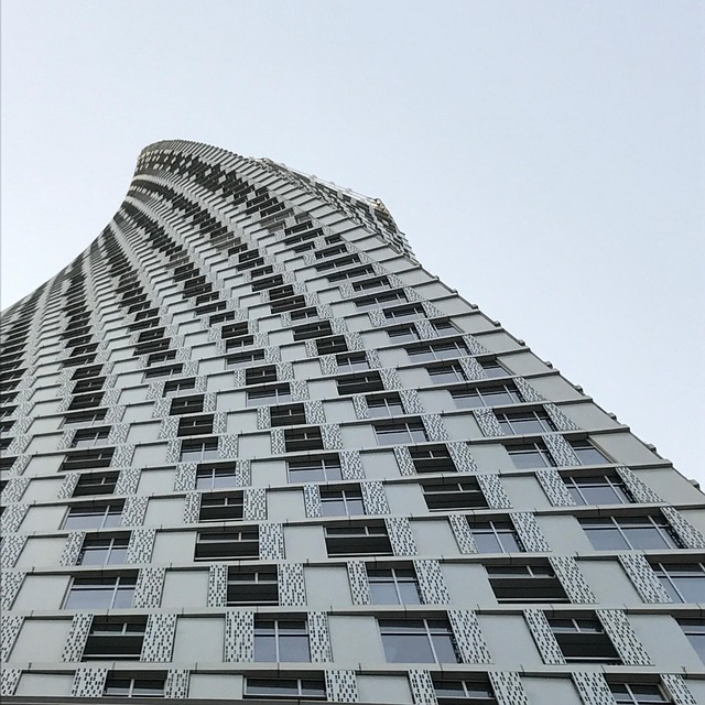Free Dubai Marina Cayak Tower photo and picture