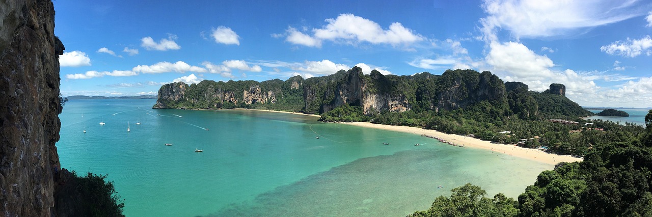 Railay Beach in Krabi – Kalksteinfelsen an Thailands Andamanenküste
