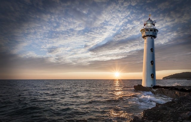 Free lighthouse glow of light eve illustration