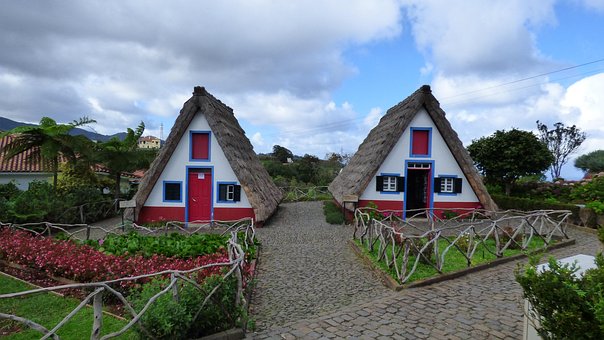 Madeira, Santana, Stroh Haus
