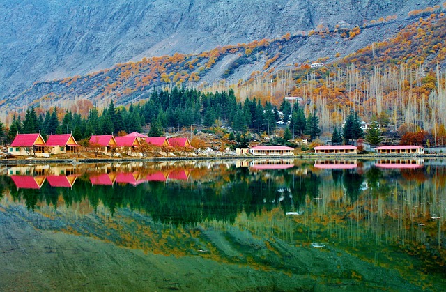 Free Lower Kachura Lake Shangrila Lake photo and picture