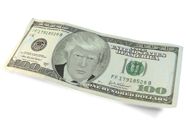 Trump bietet 135.000 Dollar in bar drei Mitarbeiterinnen des Weißen Hauses an