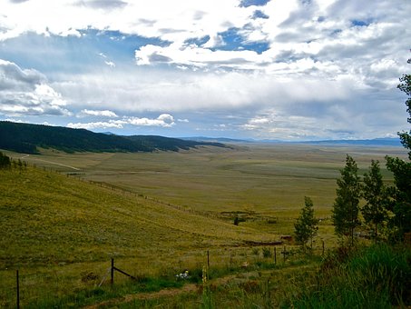 Free Mountain Valley photo and picture