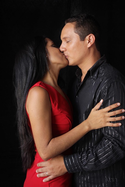 Casal Marriage Kiss - Free photo on Pixabay