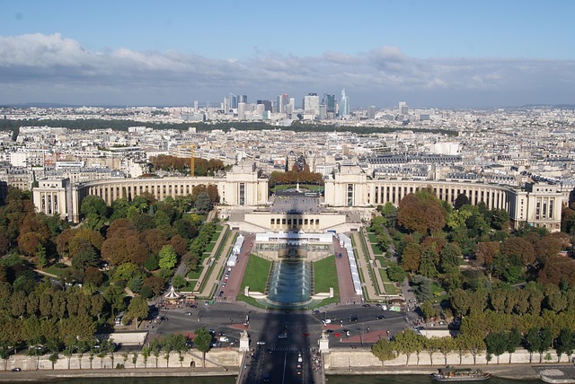 Free Paris Eiffel Tower photo and picture