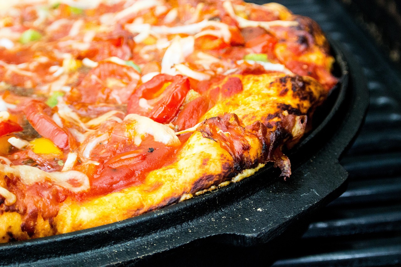 pan pizza, pizza, grill, grilling, dutch oven, gratinated, cheese, tomato, salami, bbq pizza, meal, food, to bake, pan pizza, pizza, pizza, pizza, pizza, pizza, dutch oven
