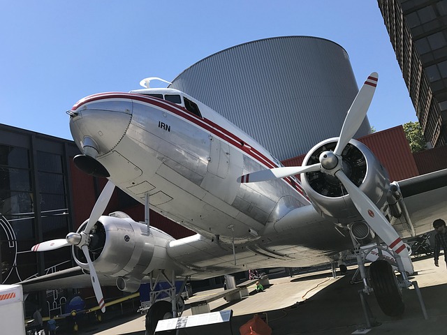 Free Plane Transport House photo and picture