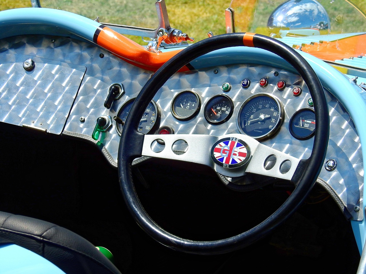 Old - free online jigsaw puzzle photo
