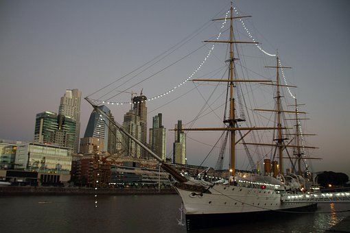 Puerto Madero, Buenos Aires Barco en Puerto Madero, Buenos Aires, Argentina
