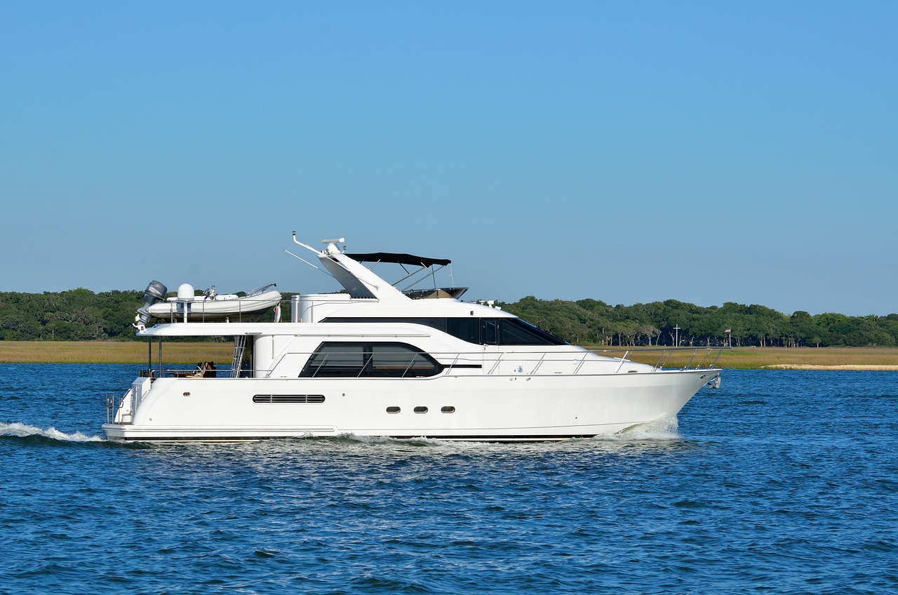 Luxury Yacht - free online jigsaw puzzle photo