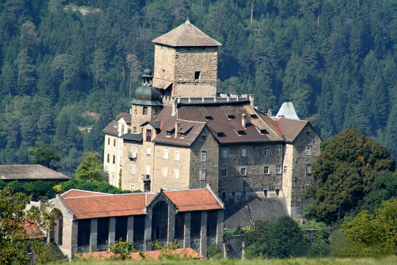 Castle - free online jigsaw puzzle photo