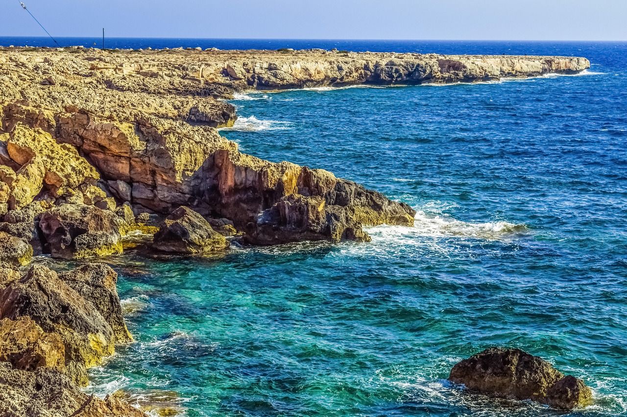 cliff-2455948_1280.jpg