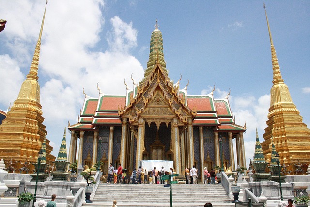 Floating markets and temples in Thailand