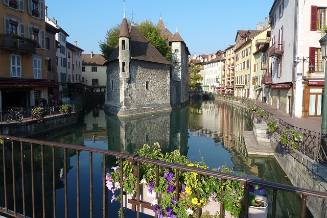 Free Annecy Bridge photo and picture