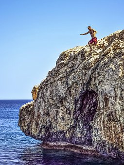 jumping-2505198__340.jpg