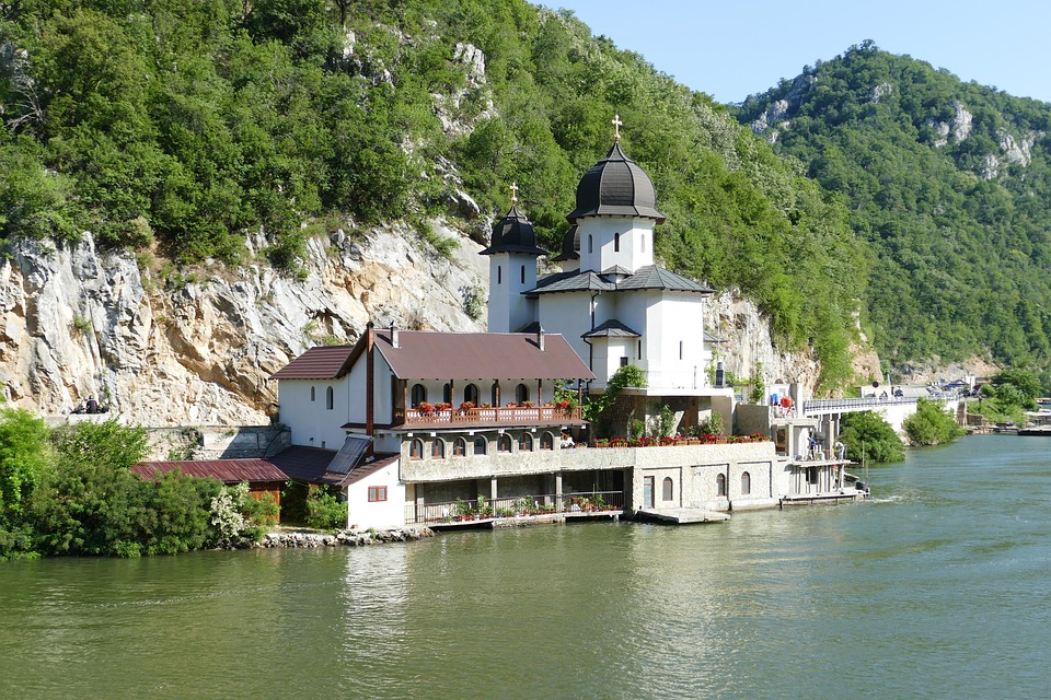 Donau, Hotel