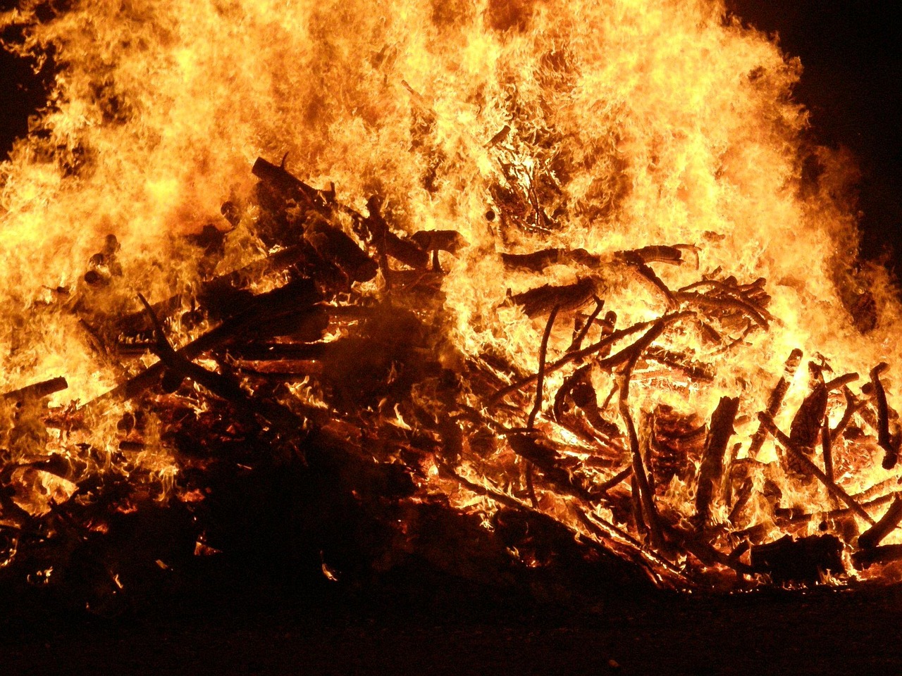 flame-2521835_1280.jpg