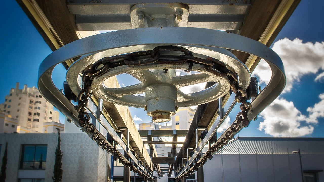 Chains - free online jigsaw puzzle photo