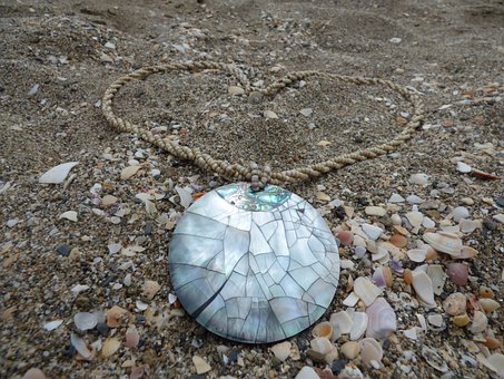 Free Pendants Of Mother-Of-Pearl Nature photo and picture